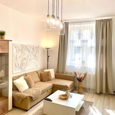 James Bond Apartment Old Town Bratislava Esterno foto