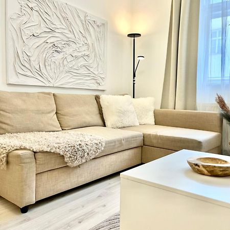 James Bond Apartment Old Town Bratislava Esterno foto