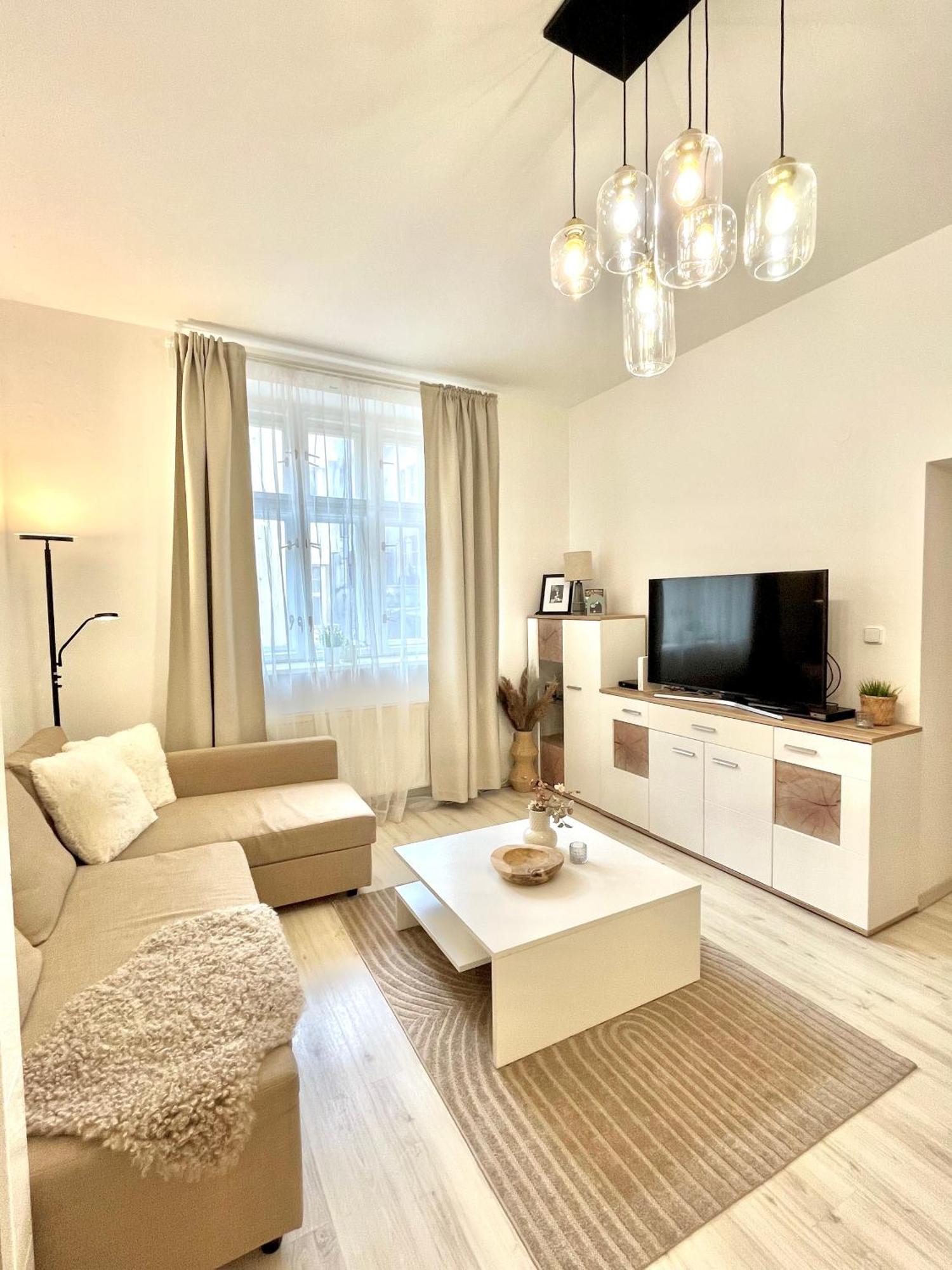 James Bond Apartment Old Town Bratislava Esterno foto