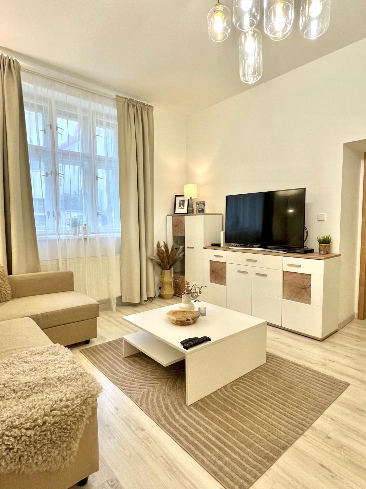 James Bond Apartment Old Town Bratislava Esterno foto