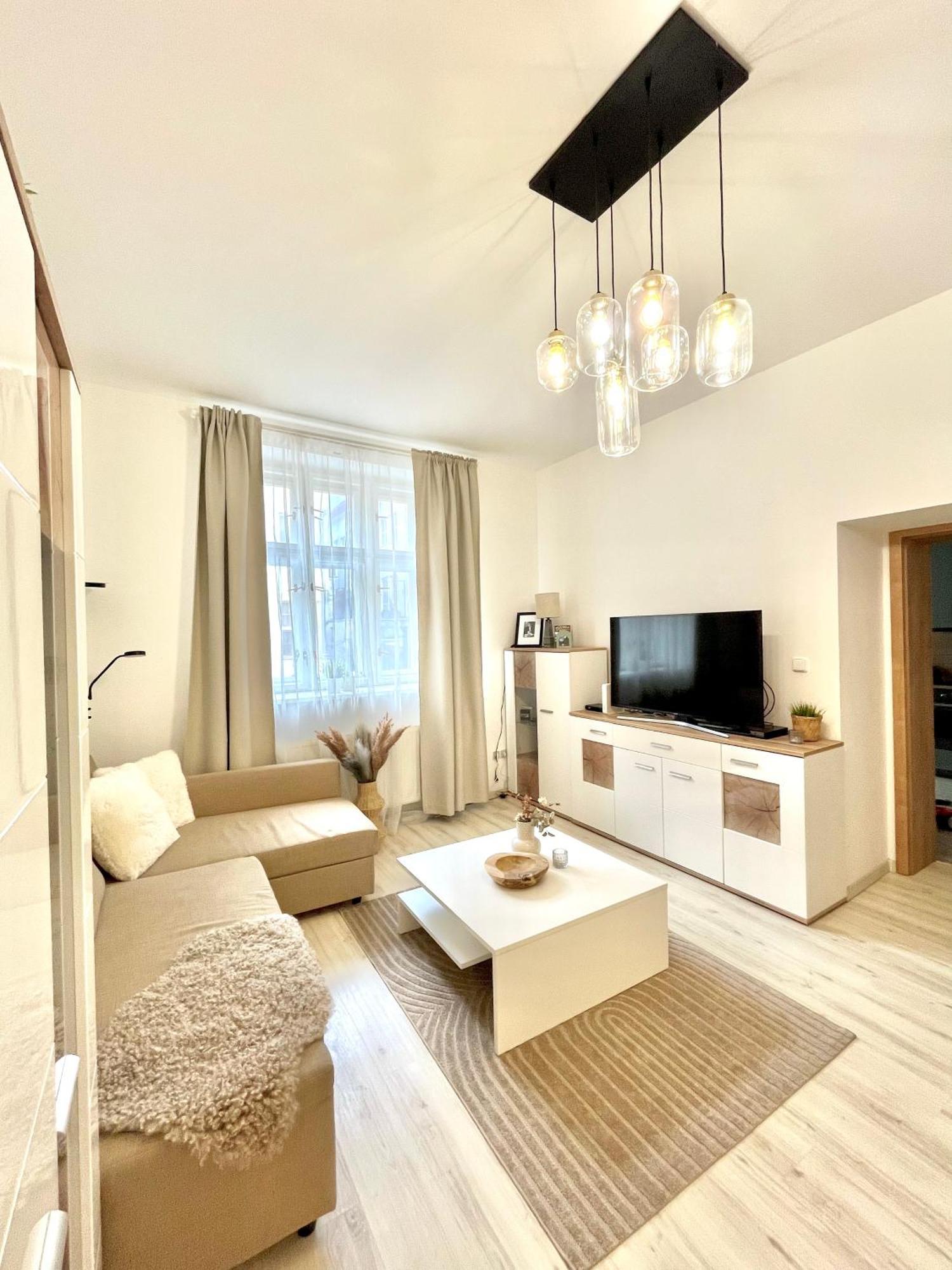 James Bond Apartment Old Town Bratislava Esterno foto