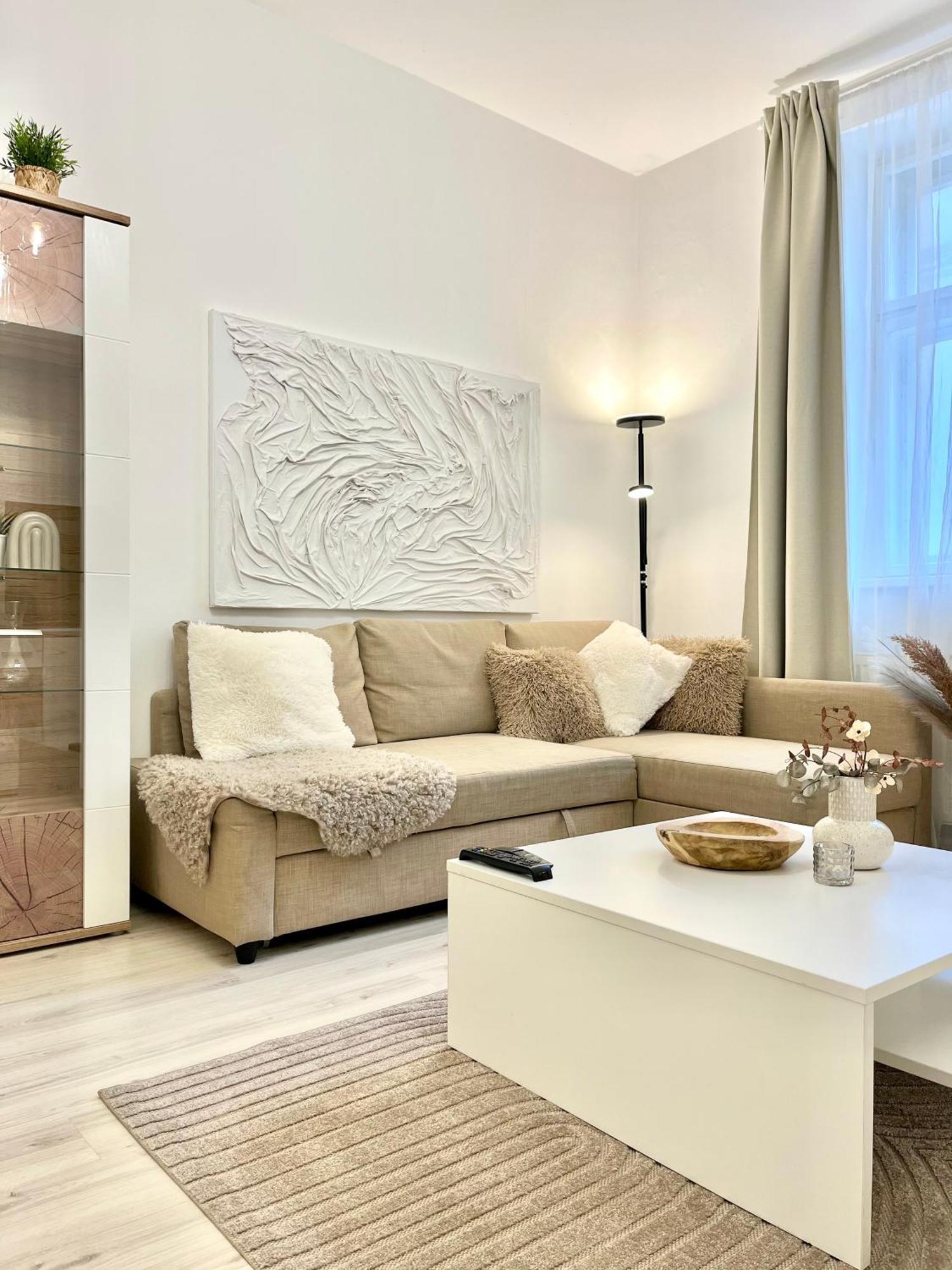 James Bond Apartment Old Town Bratislava Esterno foto