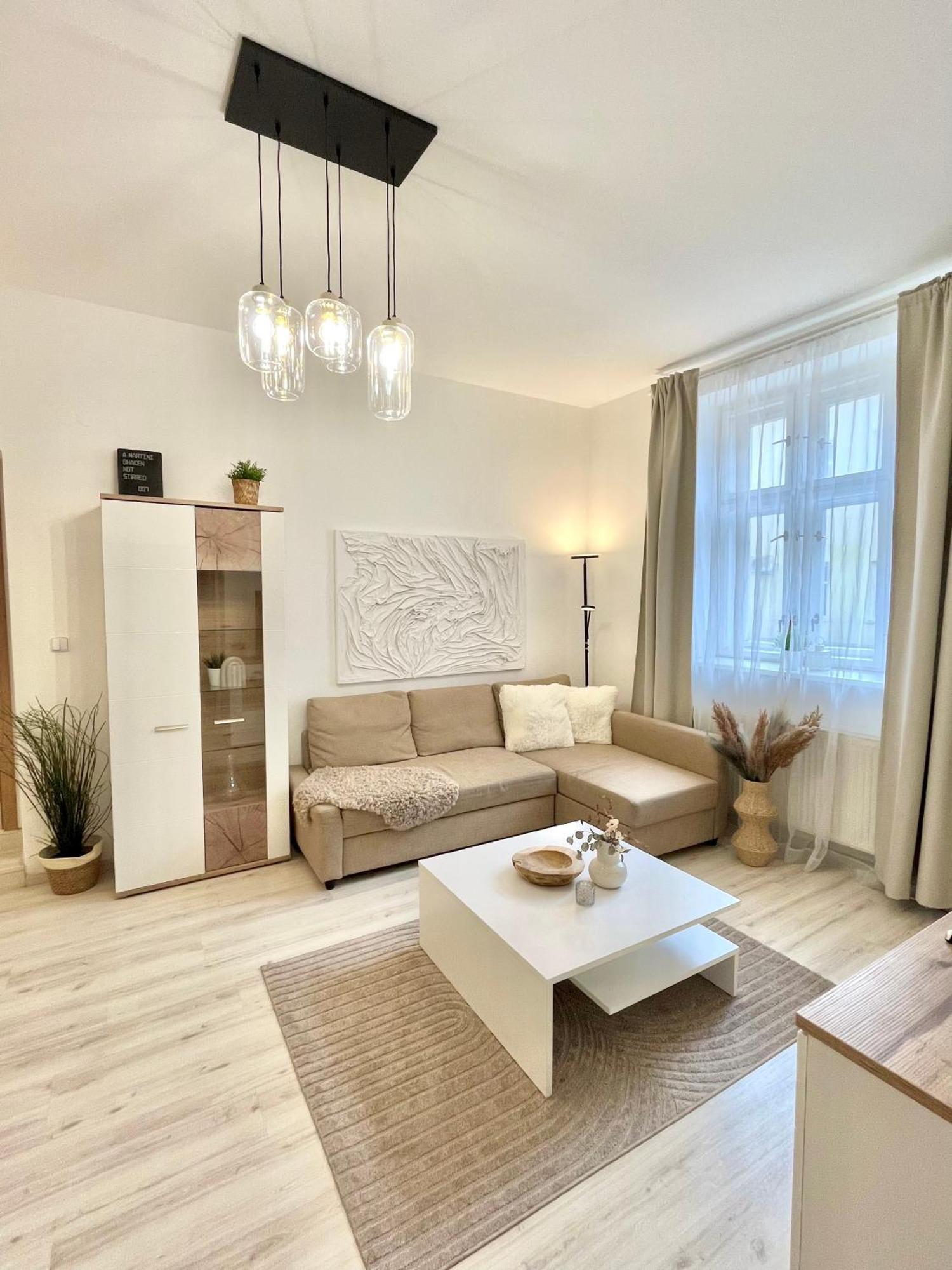 James Bond Apartment Old Town Bratislava Esterno foto