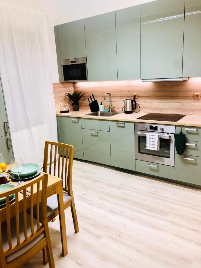 James Bond Apartment Old Town Bratislava Esterno foto